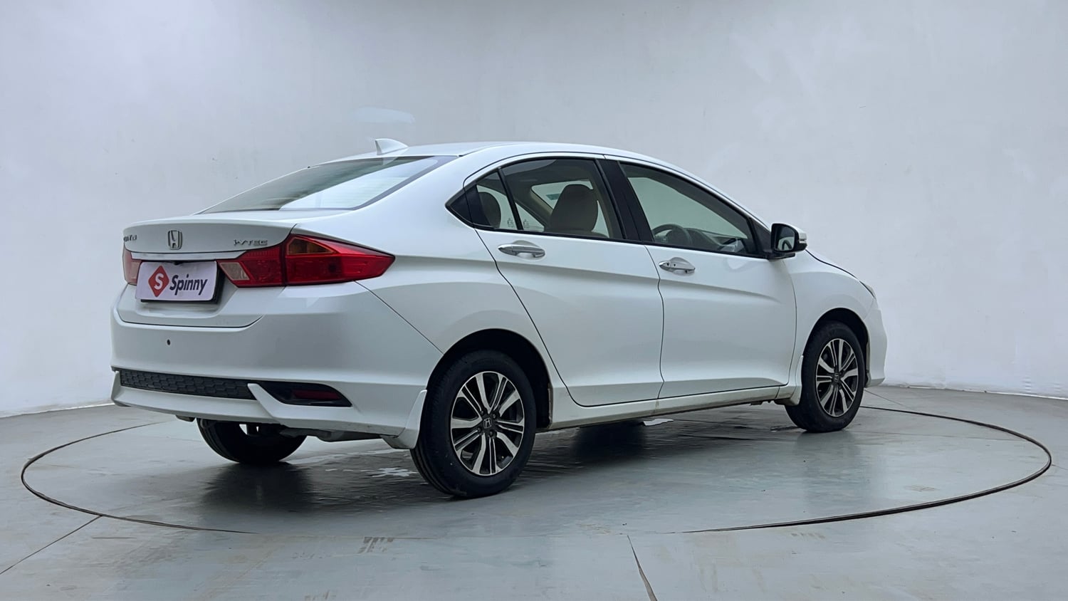 Used 2017 Honda City V Petrol Petrol Manual exterior RIGHT REAR CORNER VIEW