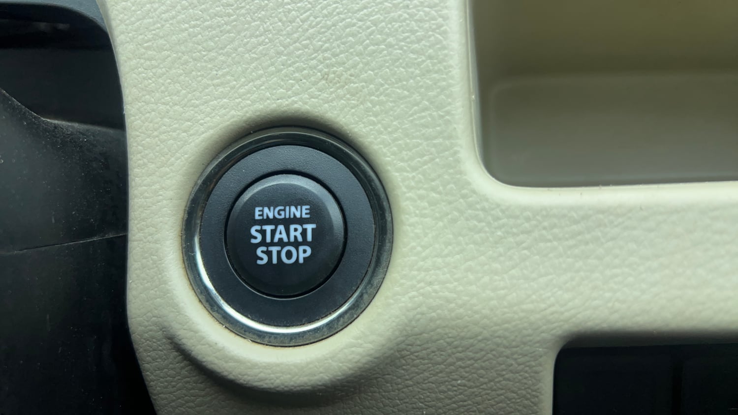Used 2017 Maruti Suzuki Ciaz ZXi Petrol Manual top_features Keyless start