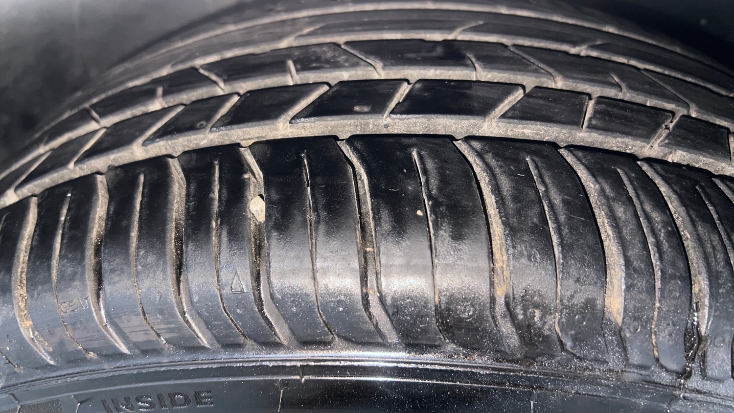 Used 2023 Skoda Slavia Style 1.0L TSI MT Petrol Manual tyres RIGHT FRONT TYRE TREAD VIEW