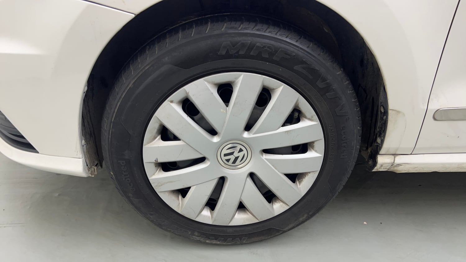 Used 2016 volkswagen Ameo Comfortline 1.2 Petrol+cng(Outside fitted) Petrol+cng Manual tyres LEFT FRONT TYRE RIM VIEW