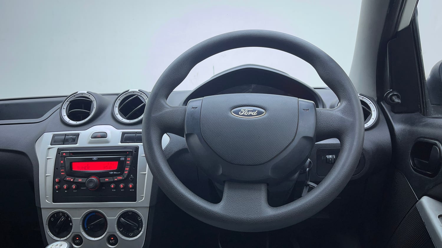 Used 2012 Ford Figo Duratorq Diesel ZXI 1.4 Diesel Manual interior STEERING VIEW