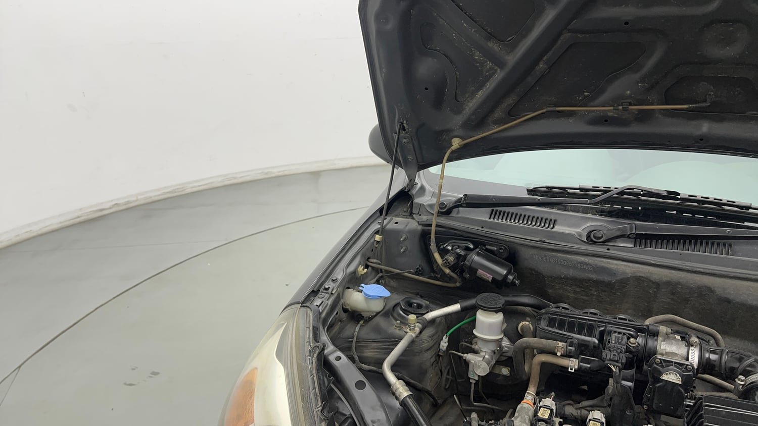 Used 2016 Maruti Suzuki Alto 800 LXi Petrol Manual engine ENGINE RIGHT SIDE HINGE & APRON VIEW