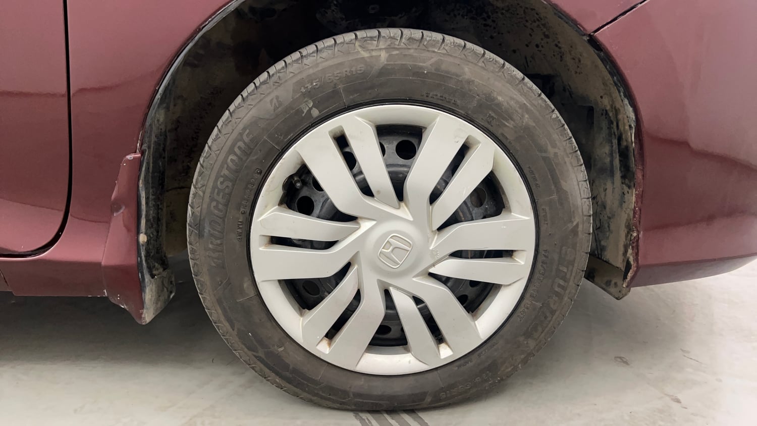 Used 2014 Honda City SV Petrol Manual tyres RIGHT FRONT TYRE RIM VIEW