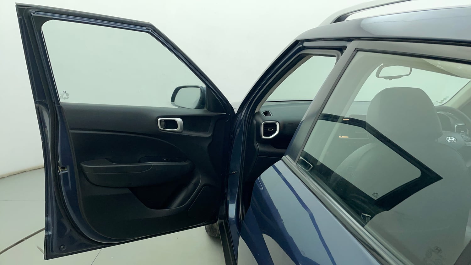 Used 2019 Hyundai Venue SX Plus 1.0 Turbo DCT Petrol Automatic interior LEFT FRONT DOOR OPEN VIEW