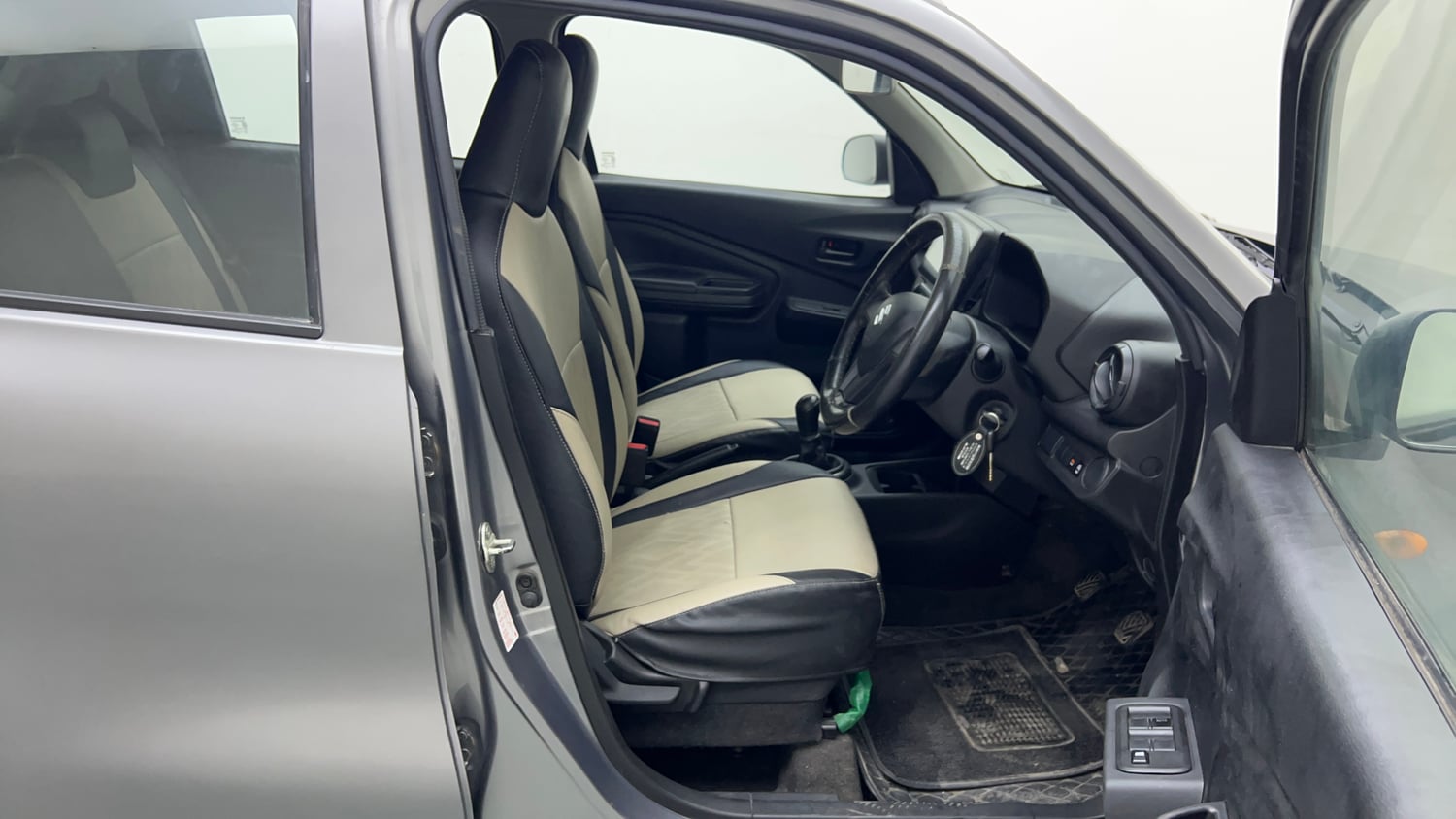 Used 2022 Maruti Suzuki Celerio LXi Petrol Manual interior RIGHT SIDE FRONT DOOR CABIN VIEW