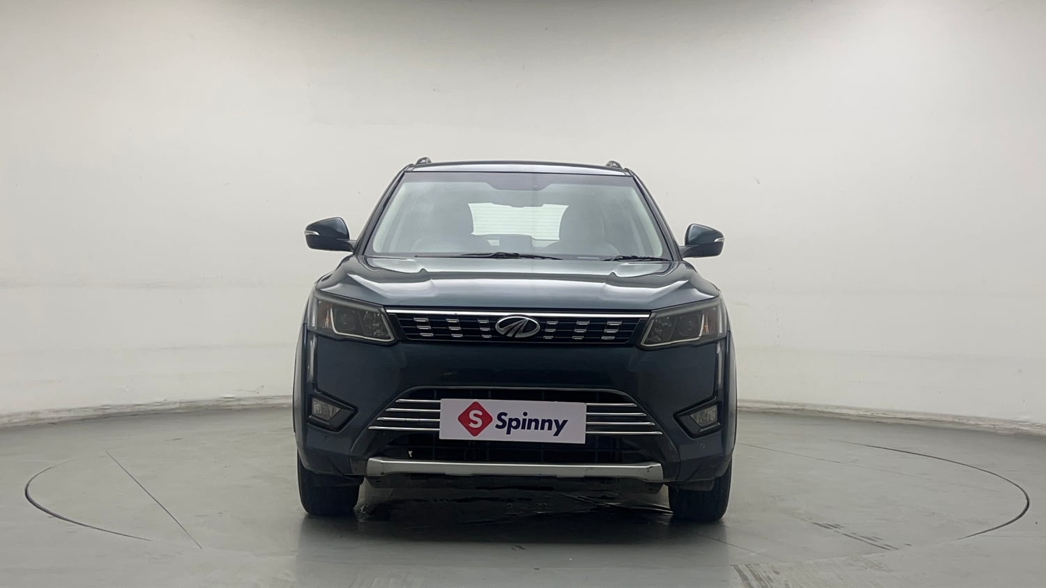 Used 2022 Mahindra XUV 300 W8 (O) 1.5 Diesel AMT Diesel Automatic exterior FRONT VIEW