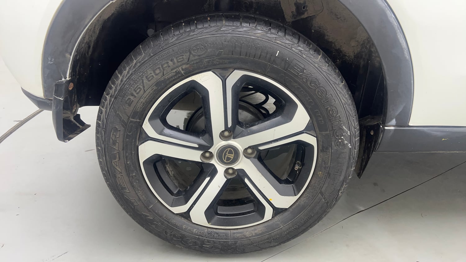 Used 2022 Tata Nexon XZA Plus (O) Petrol Automatic tyres RIGHT REAR TYRE RIM VIEW