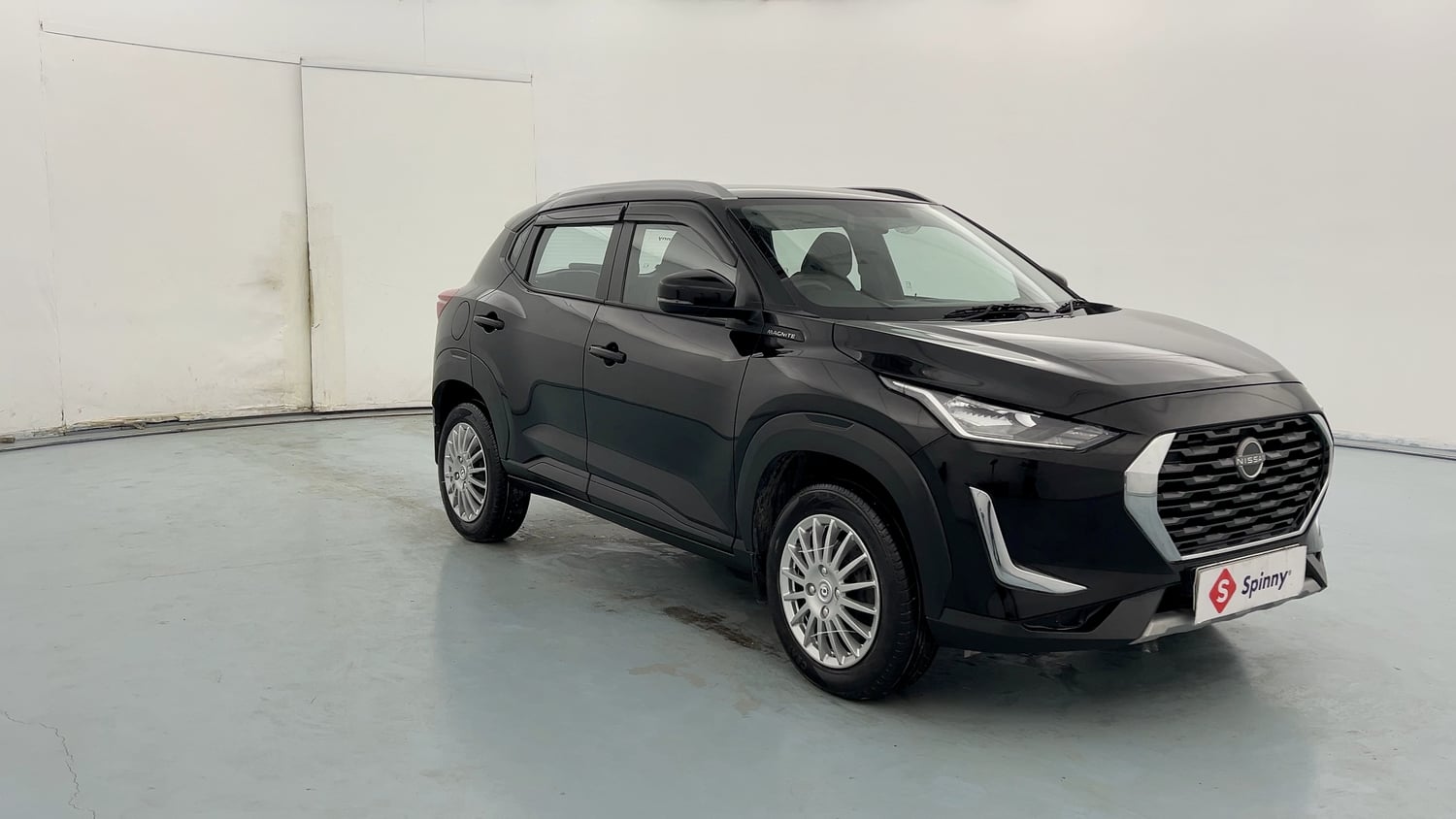 Used 2024 Nissan Magnite XL Petrol Manual exterior RIGHT FRONT CORNER VIEW