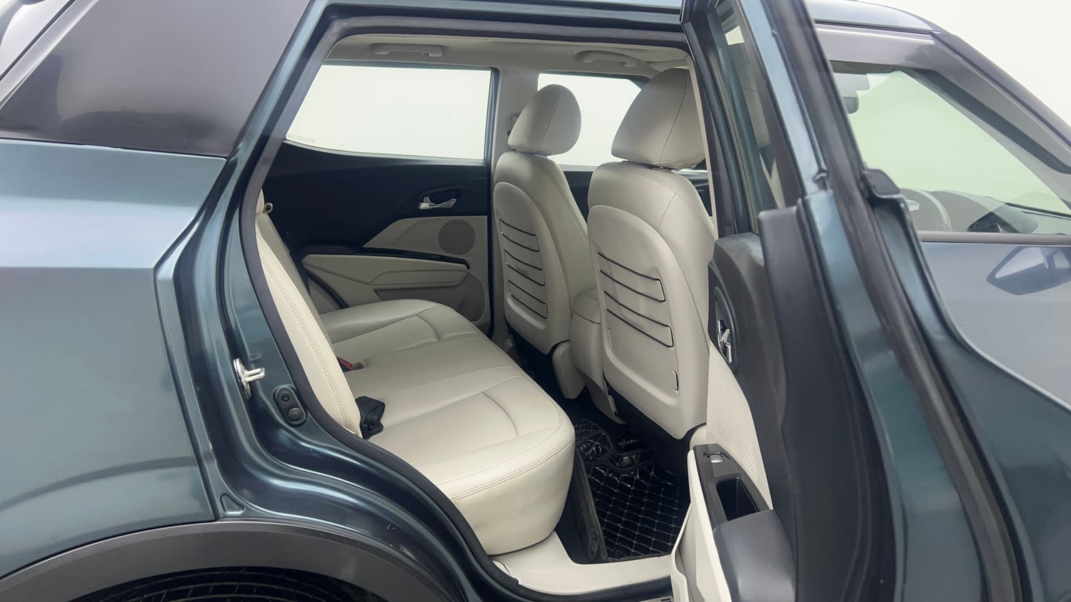 Used 2022 Mahindra XUV 300 W8 (O) 1.5 Diesel AMT Diesel Automatic interior RIGHT SIDE REAR DOOR CABIN VIEW