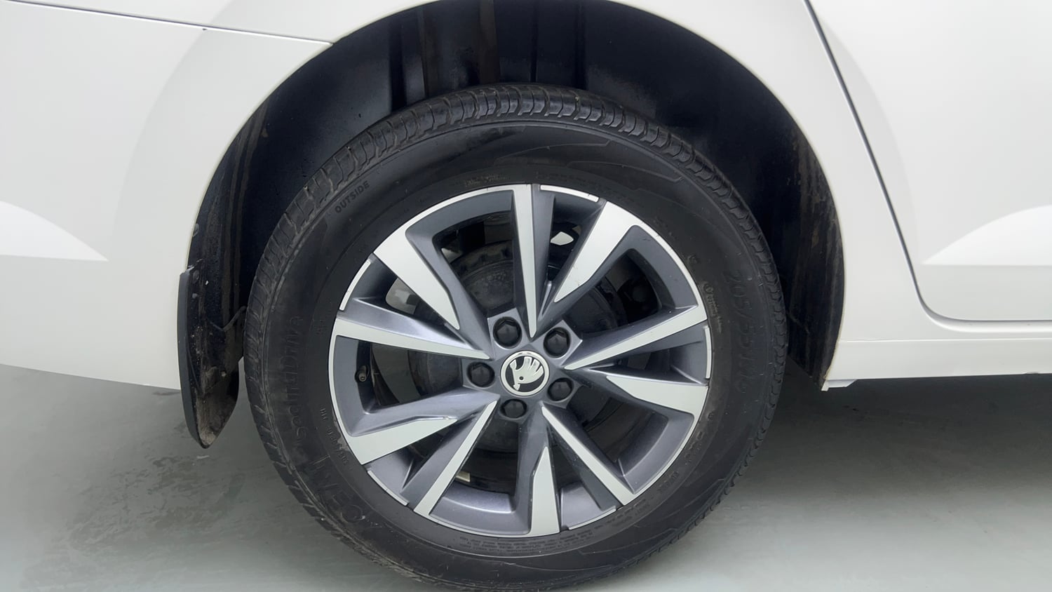 Used 2023 Skoda Slavia Style 1.0L TSI MT Petrol Manual tyres RIGHT REAR TYRE RIM VIEW