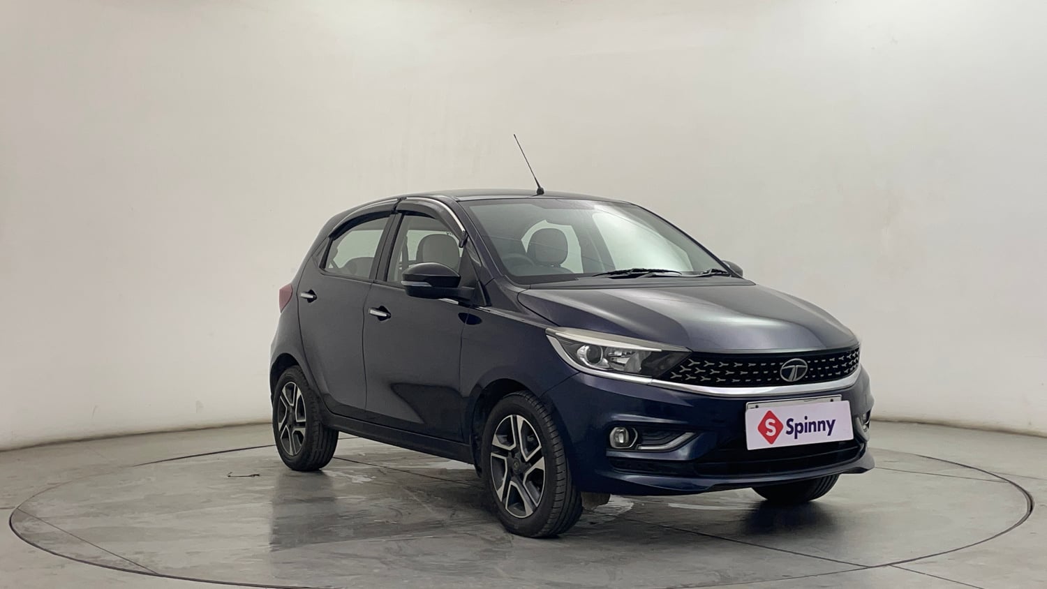 Used 2023 Tata Tiago XZ Plus Petrol Manual exterior RIGHT FRONT CORNER VIEW