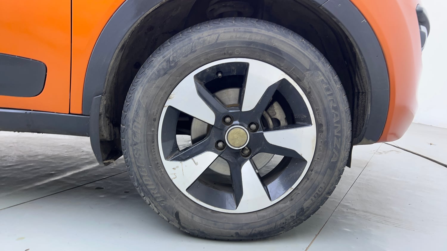 Used 2019 Tata Nexon XZA Plus Diesel Dual Tone Diesel Automatic tyres RIGHT FRONT TYRE RIM VIEW