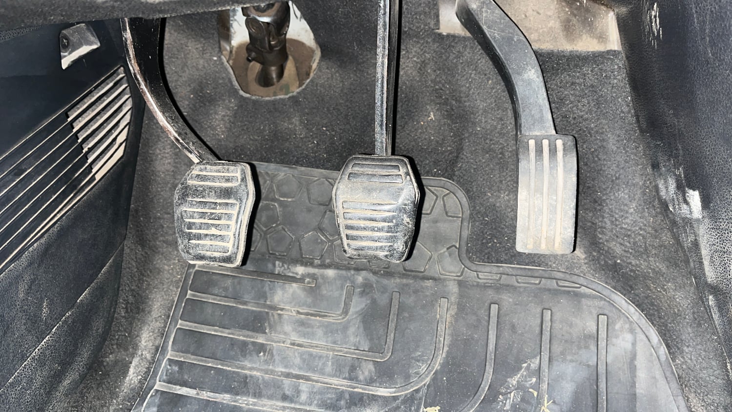 Used 2012 Ford Figo Duratorq Diesel ZXI 1.4 Diesel Manual interior PEDALS VIEW