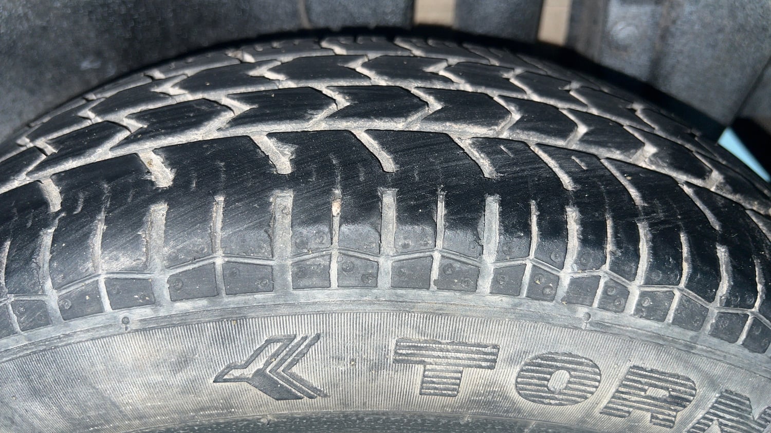 Used 2015 Maruti Suzuki Swift LXi Petrol Manual tyres LEFT REAR TYRE TREAD VIEW