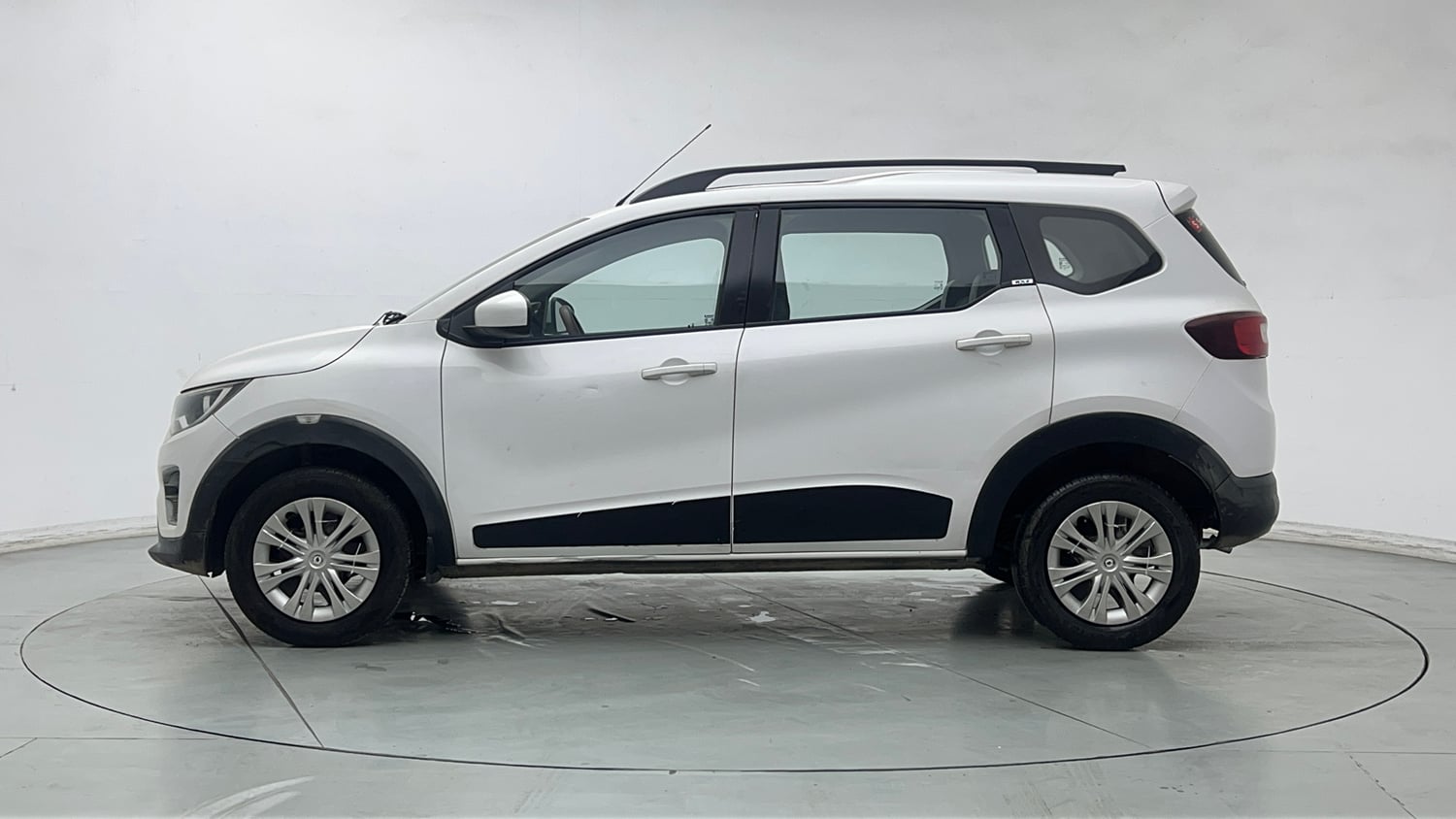 Used 2020 Renault Triber RXZ Petrol Manual exterior LEFT SIDE VIEW