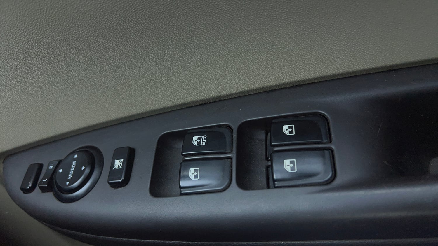 Used 2013 Hyundai i20 Magna 1.2 Petrol Manual top_features Power windows