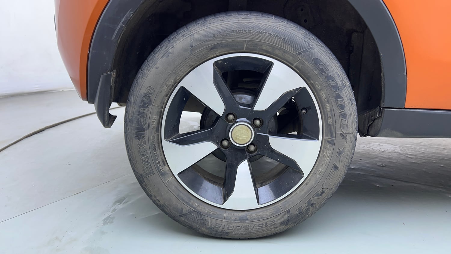 Used 2019 Tata Nexon XZA Plus Diesel Dual Tone Diesel Automatic tyres RIGHT REAR TYRE RIM VIEW