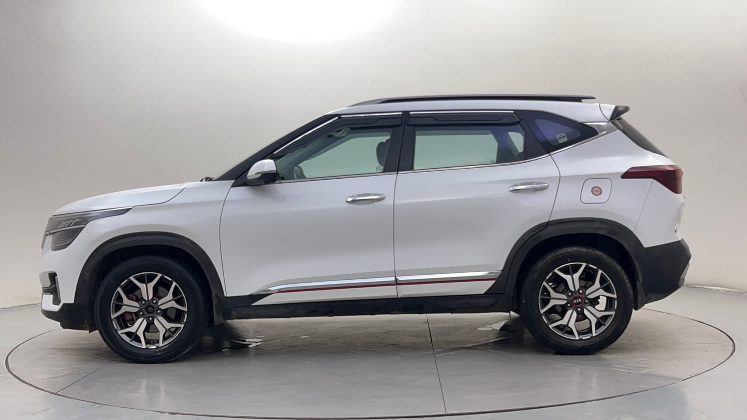 Used 2021 Kia Seltos GTX Plus AT 1.5 Diesel Diesel Automatic exterior LEFT SIDE VIEW