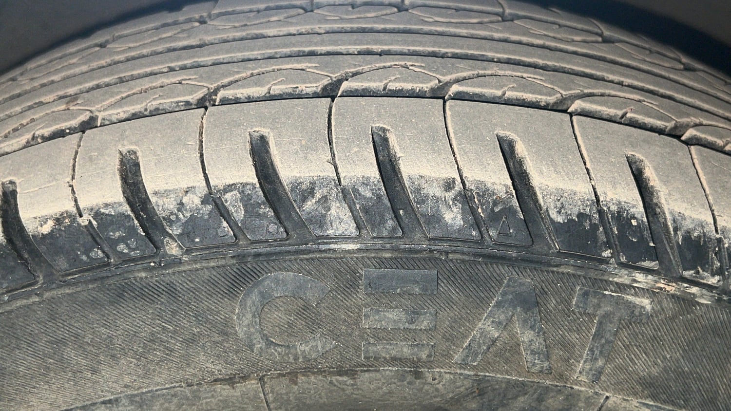 Used 2014 Hyundai Grand i10 Sportz 1.2 Kappa VTVT Petrol Manual tyres LEFT FRONT TYRE TREAD VIEW