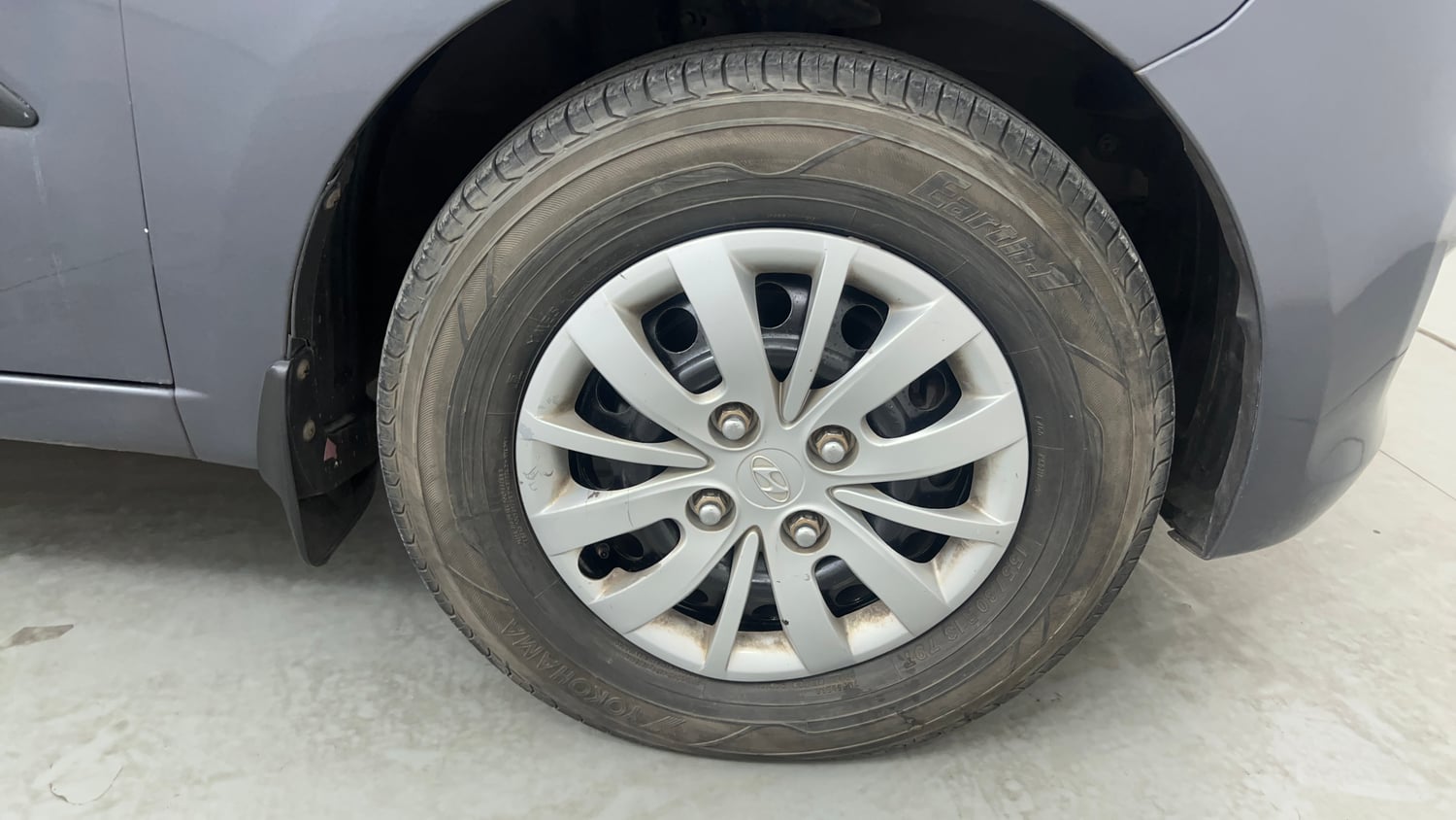 Used 2013 Hyundai i10 Magna 1.2 CNG (Outside Fitted) Cng Manual tyres RIGHT FRONT TYRE RIM VIEW
