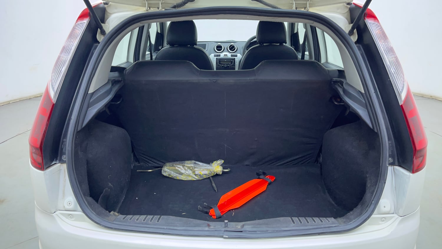 Used 2012 Ford Figo Duratorq Diesel ZXI 1.4 Diesel Manual interior DICKY INSIDE VIEW