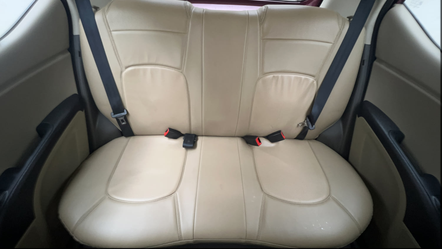 Used 2015 Hyundai i10 Sportz 1.1 iRDE2 Petrol Manual interior REAR SEAT CONDITION VIEW