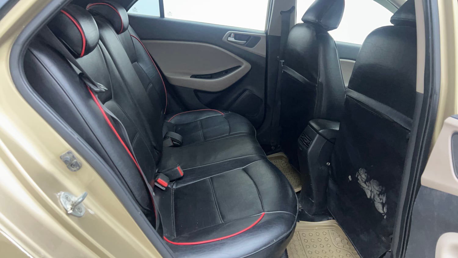Used 2015 Hyundai Elite i20 Asta 1.4 CRDI Diesel Manual interior RIGHT SIDE REAR DOOR CABIN VIEW