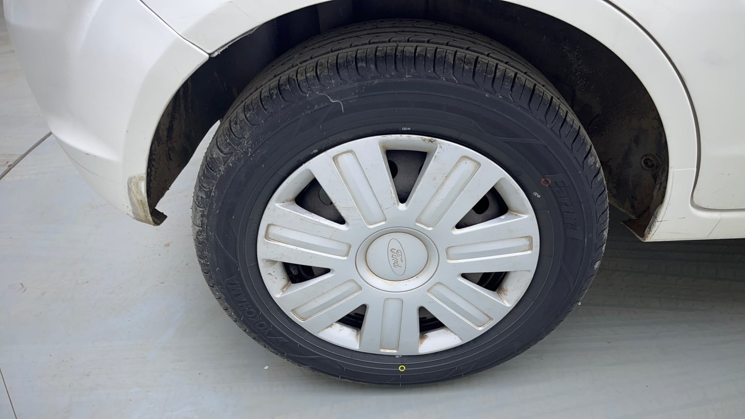 Used 2012 Ford Figo Duratorq Diesel ZXI 1.4 Diesel Manual tyres RIGHT REAR TYRE RIM VIEW