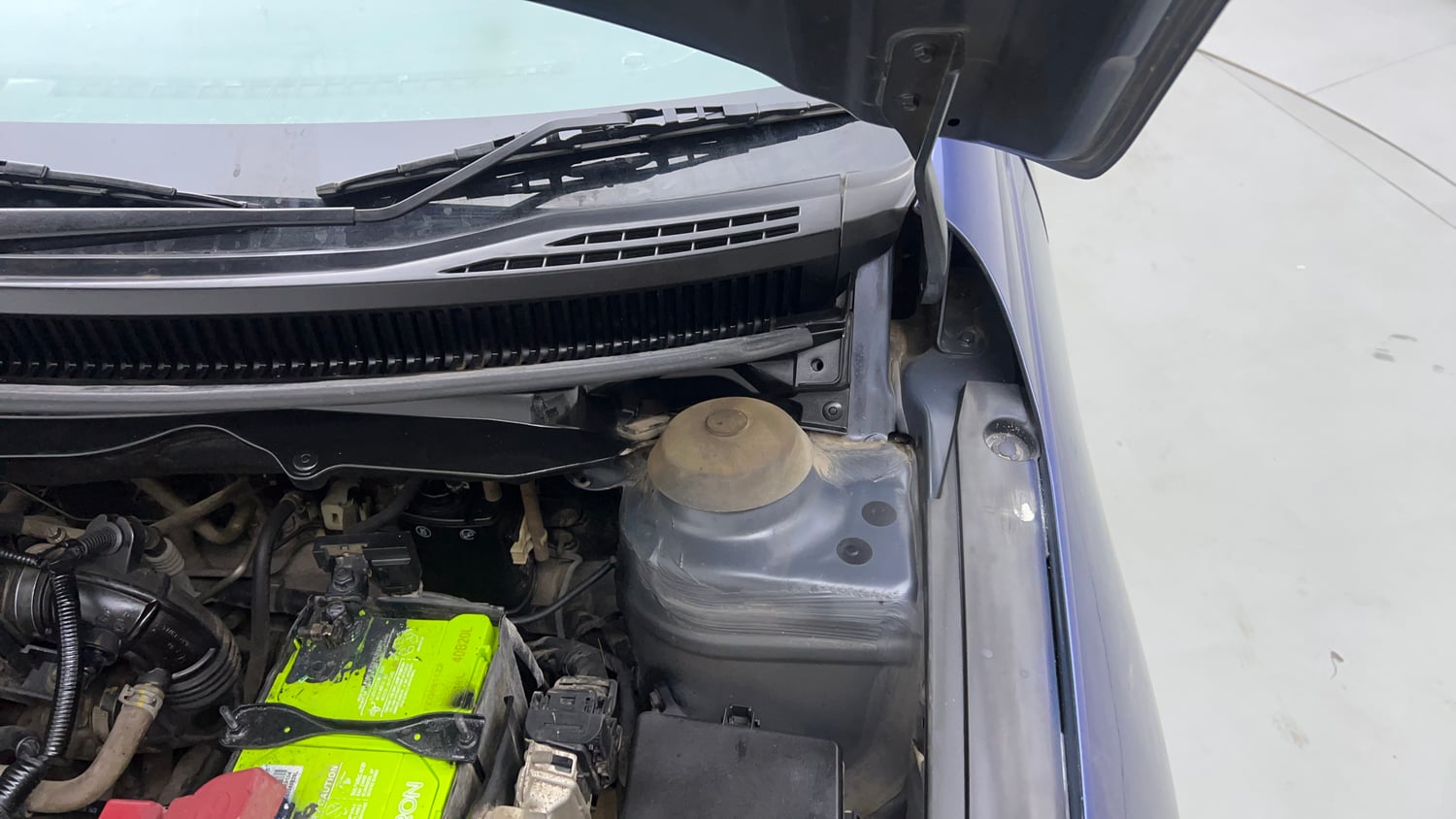 Used 2017 Maruti Suzuki Ciaz Alpha 1.4 MT Petrol Manual engine ENGINE LEFT SIDE HINGE & APRON VIEW