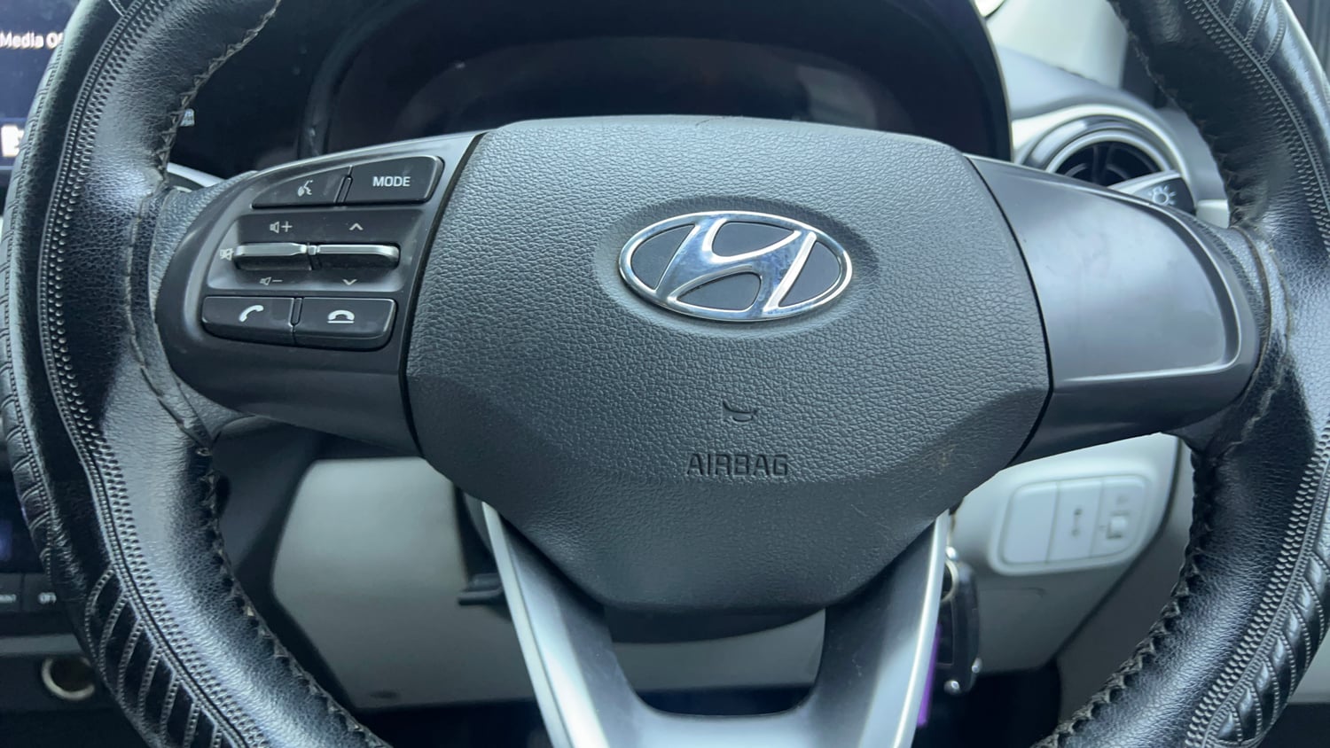 Used 2022 Hyundai Grand i10 Nios Sportz 1.2 Kappa VTVT CNG Cng Manual top_features Airbags