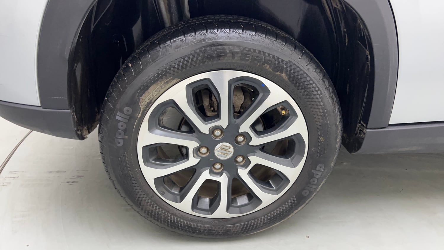 Used 2024 Maruti Suzuki Grand Vitara Delta Smart Hybrid Petrol Manual tyres RIGHT REAR TYRE RIM VIEW