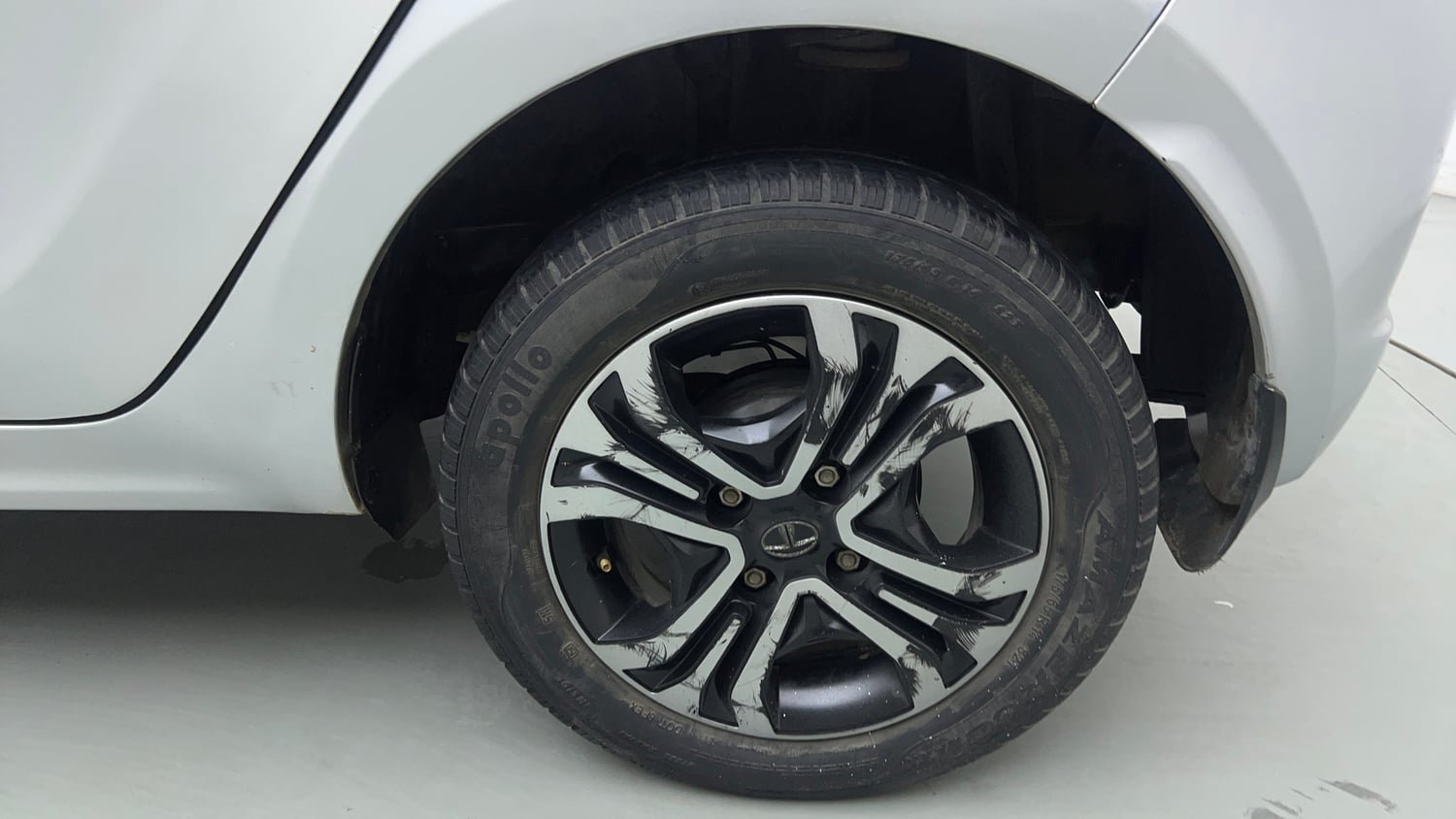 Used 2019 Tata Tiago Revotron XZ w/o Alloy Petrol Manual tyres LEFT REAR TYRE RIM VIEW