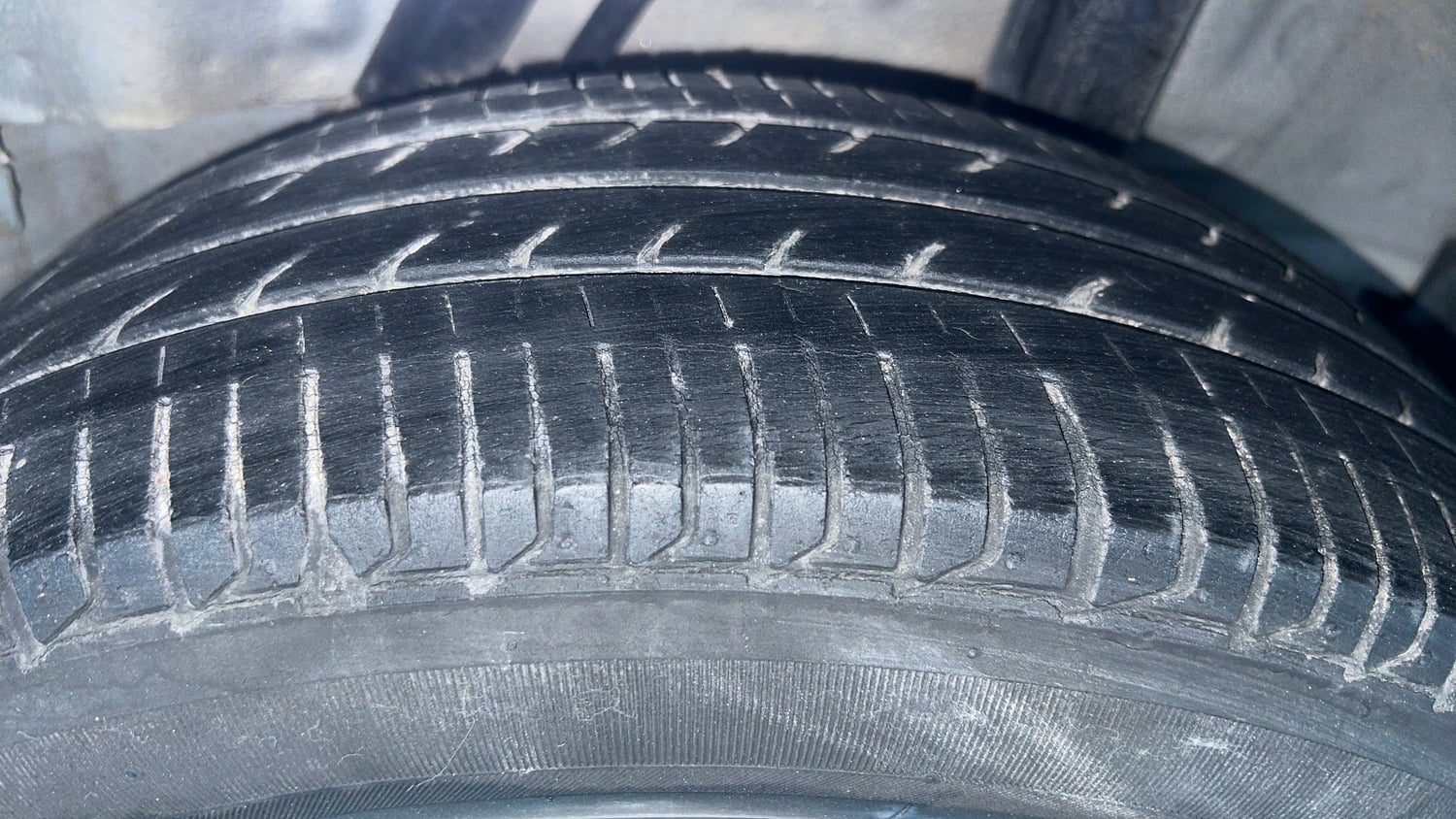 Used 2016 Honda City V Petrol Manual tyres LEFT REAR TYRE TREAD VIEW