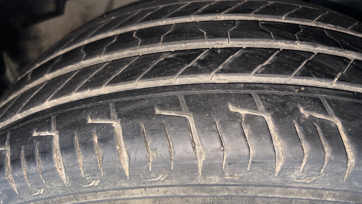 Used 2024 Tata Harrier Fearless Plus Dark Edition AT Diesel Automatic tyres RIGHT FRONT TYRE TREAD VIEW