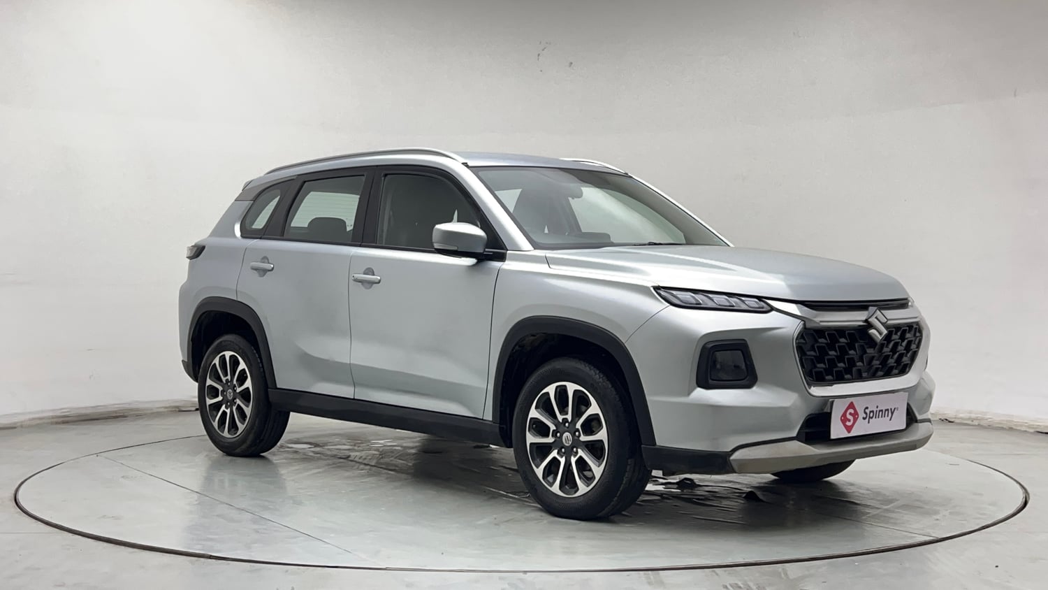 Used 2024 Maruti Suzuki Grand Vitara Delta Smart Hybrid Petrol Manual exterior RIGHT FRONT CORNER VIEW