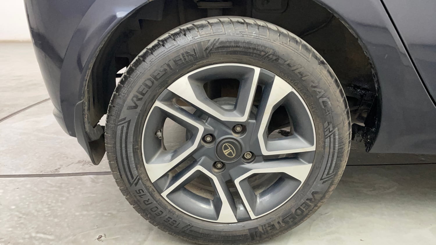 Used 2023 Tata Tiago XZ Plus Petrol Manual tyres RIGHT REAR TYRE RIM VIEW