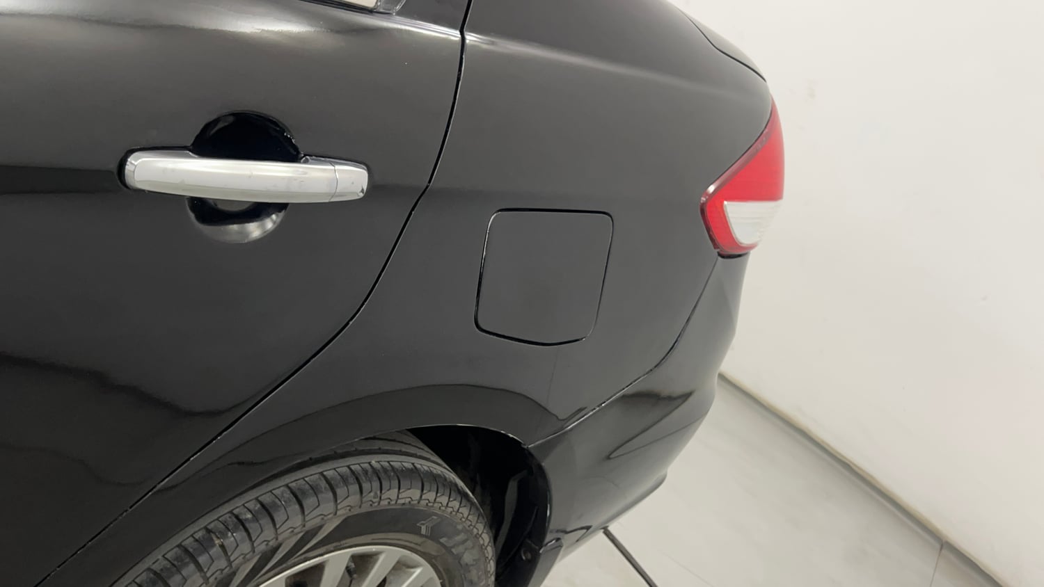 Used 2016 Maruti Suzuki Ciaz ZXI+ AT Petrol Automatic dents MINOR DENT