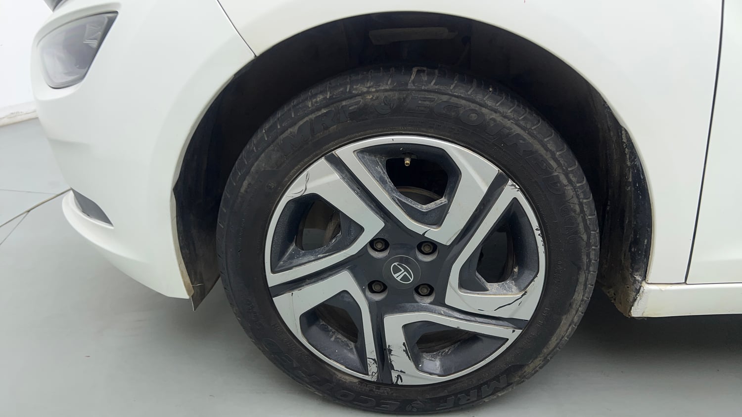 Used 2024 Tata Altroz XT Petrol Petrol Manual tyres LEFT FRONT TYRE RIM VIEW