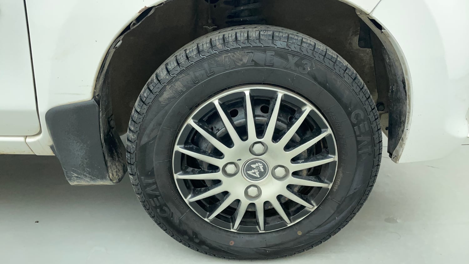 Used 2018 Maruti Suzuki Alto 800 VXi Petrol Manual tyres RIGHT FRONT TYRE RIM VIEW
