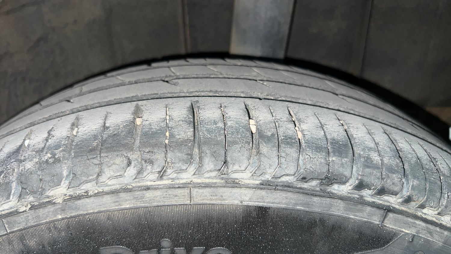 Used 2020 Renault Triber RXZ Petrol Manual tyres LEFT REAR TYRE TREAD VIEW