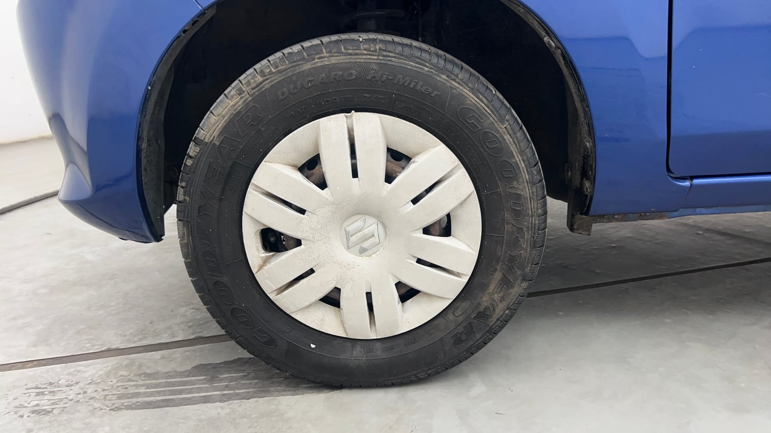 Used 2016 Maruti Suzuki Alto 800 Lxi Petrol Manual tyres LEFT FRONT TYRE RIM VIEW