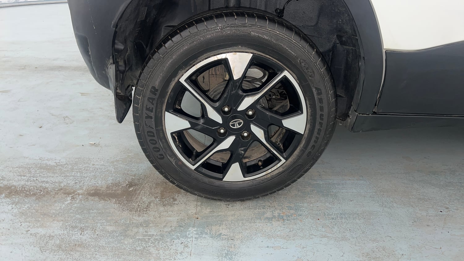 Used 2022 Tata Punch Accomplished Dazzle Pack MT Petrol Manual tyres RIGHT REAR TYRE RIM VIEW