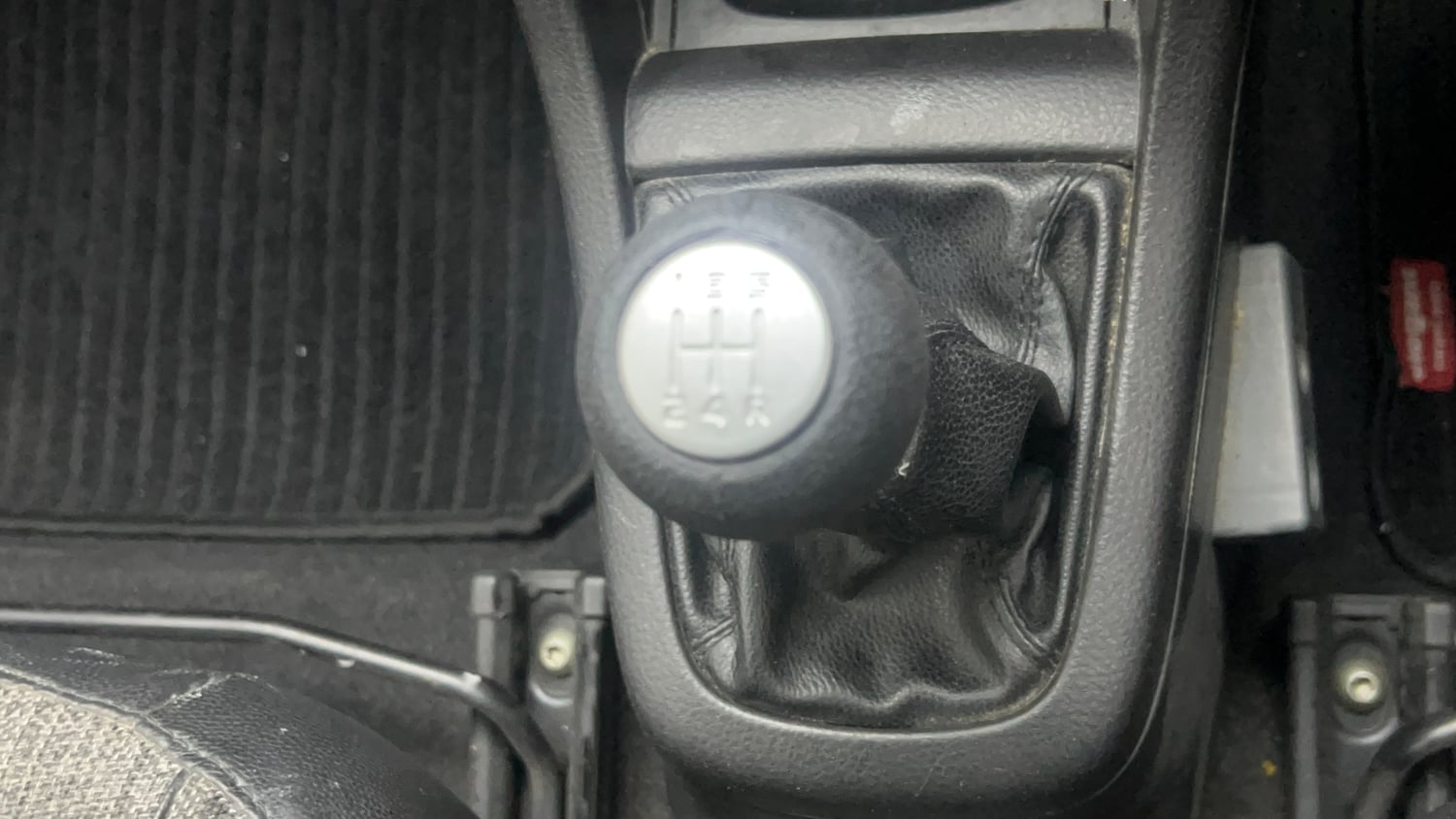Used 2015 Maruti Suzuki Swift LXi Petrol Manual interior GEAR  KNOB VIEW