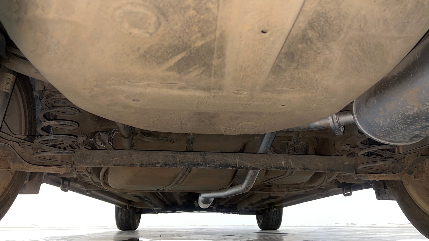 Used 2017 Maruti Suzuki Ciaz Alpha 1.4 MT Petrol Manual extra REAR UNDERBODY VIEW (TAKEN FROM REAR)