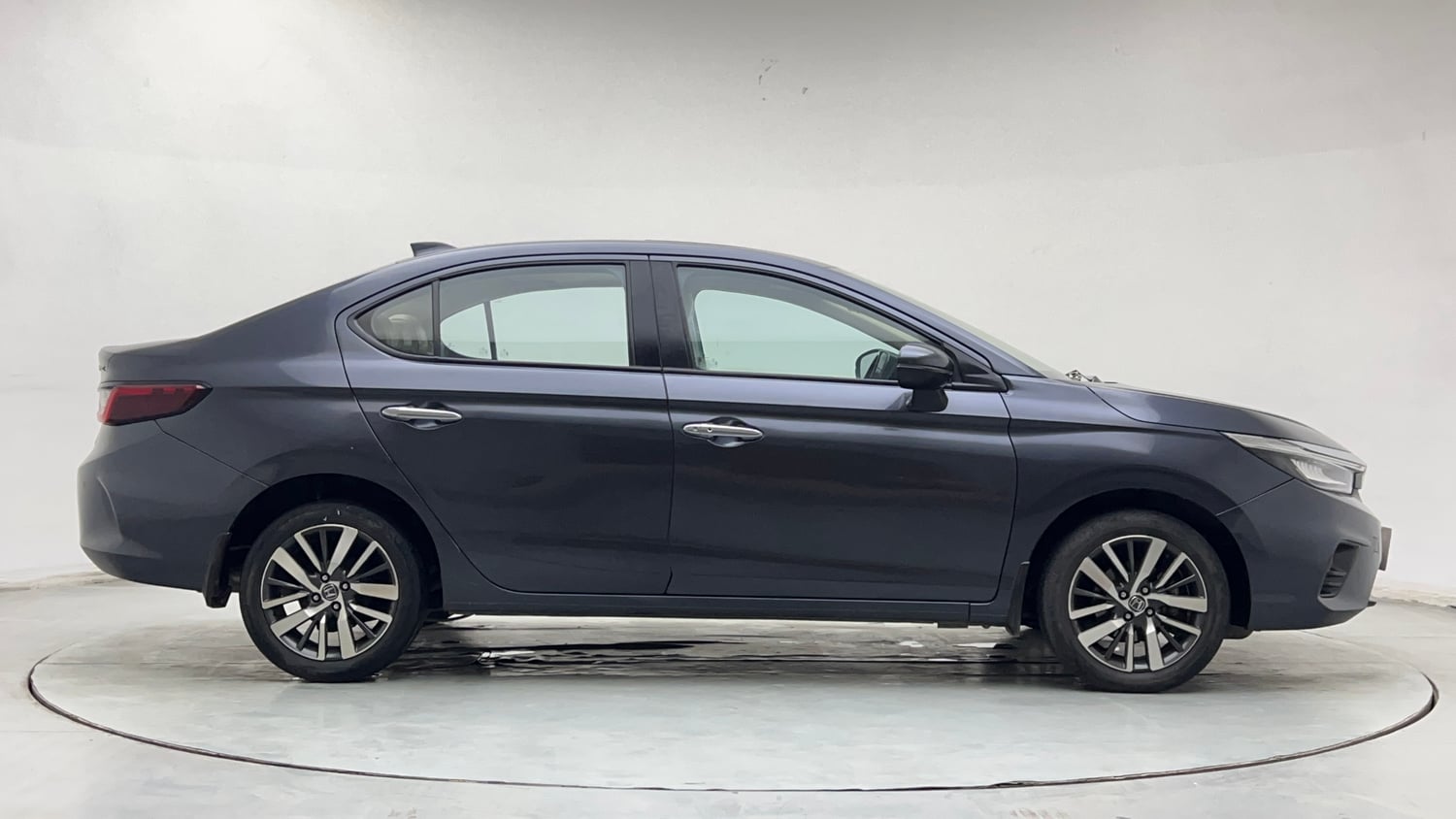 Used 2022 Honda City ZX CVT Petrol Petrol Automatic exterior RIGHT SIDE VIEW