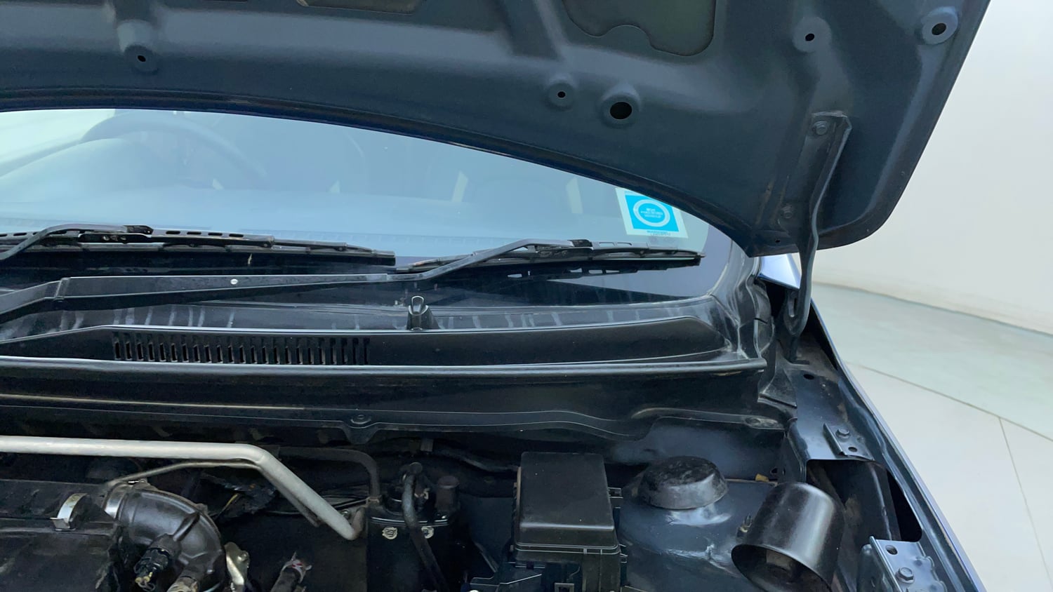Used 2018 Maruti Suzuki Celerio VXi AMT Petrol Automatic engine ENGINE LEFT SIDE HINGE & APRON VIEW