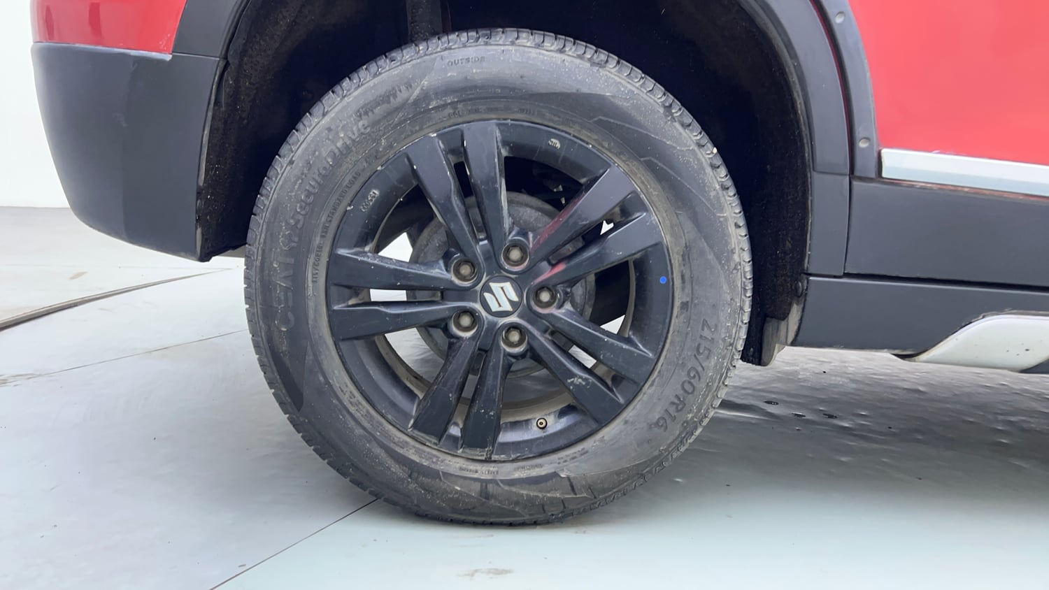 Used 2017 Volkswagen Ameo Highline Plus 1.5L AT (D)16 Alloy Diesel Automatic tyres RIGHT REAR TYRE RIM VIEW