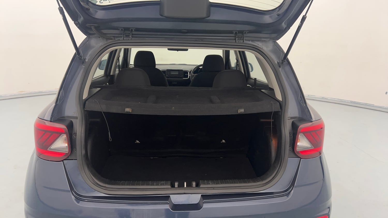 Used 2020 Hyundai Venue S 1.4 CRDi Diesel Manual interior DICKY INSIDE VIEW