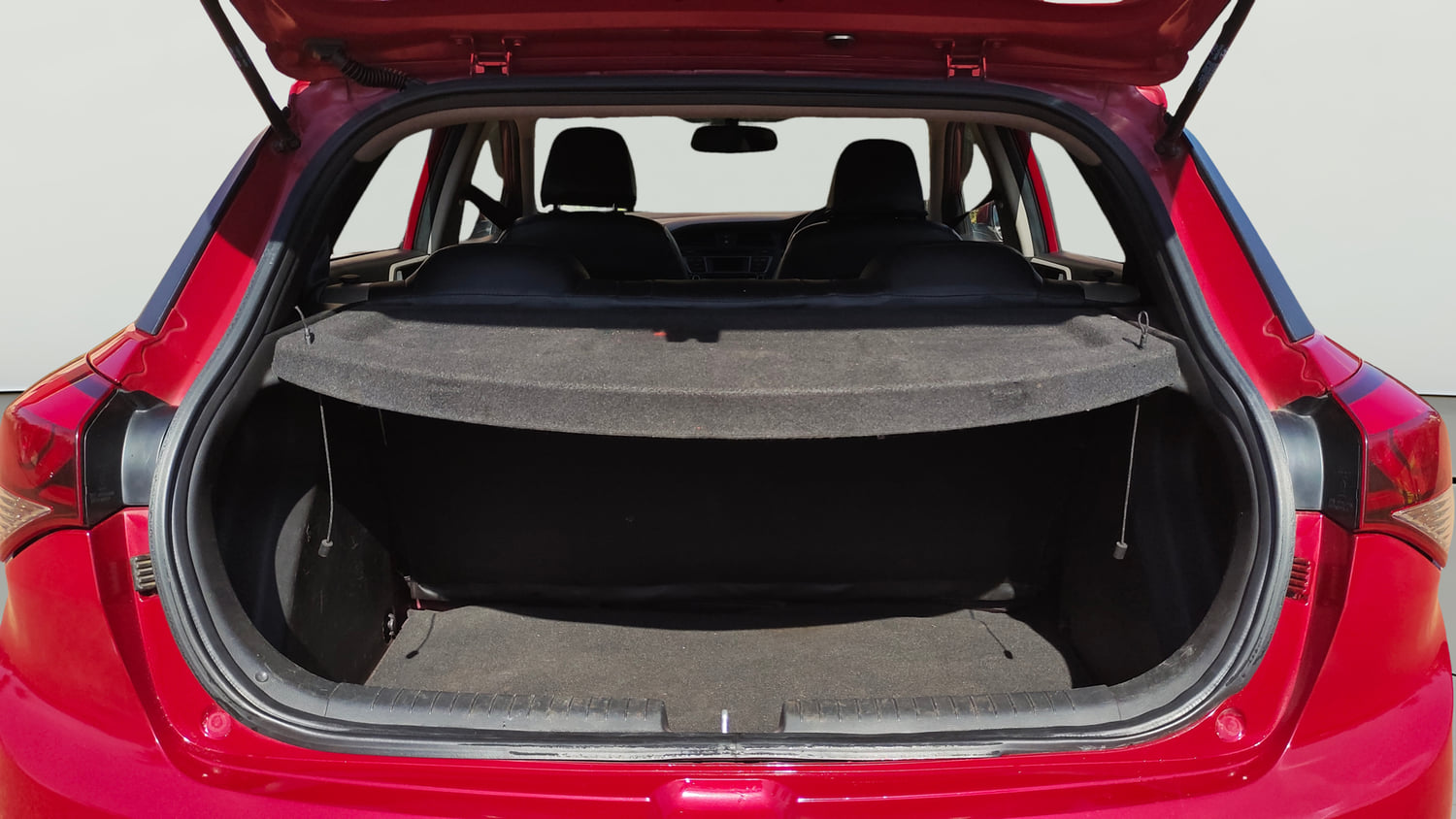 Used 2015 Hyundai Elite i20 Magna 1.2 Petrol Manual interior DICKY INSIDE VIEW