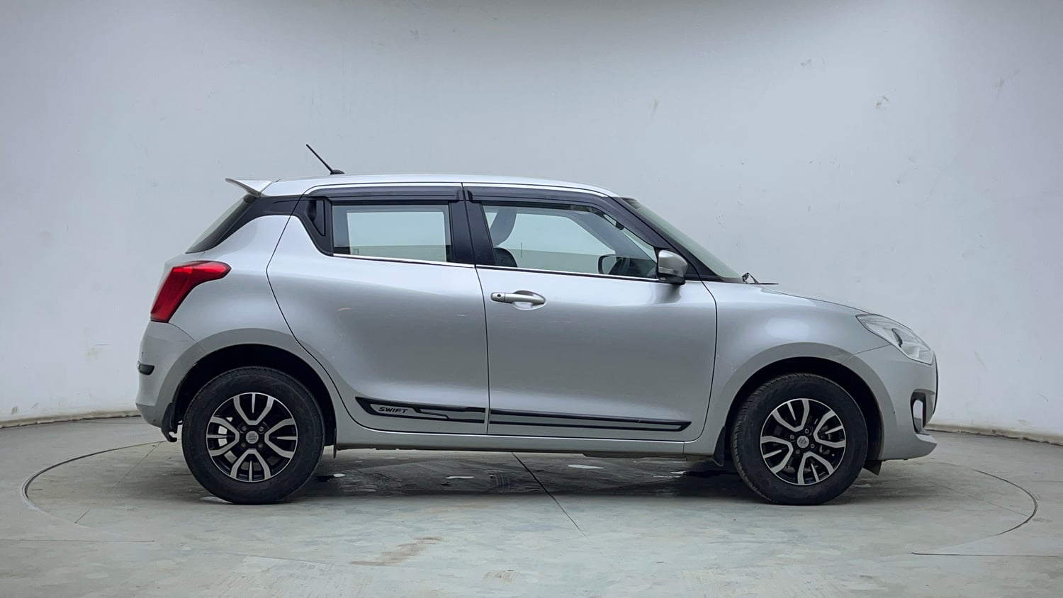Used 2022 Maruti Suzuki Swift VXi AMT Petrol Automatic exterior RIGHT SIDE VIEW